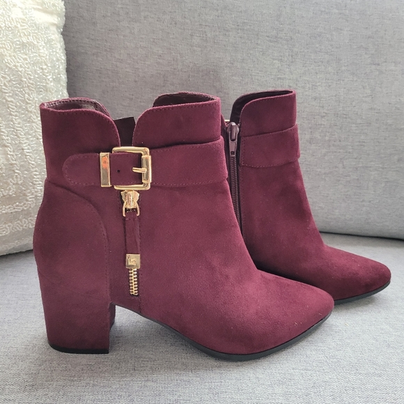 Liz Claiborne Shoes - Liz Clairbone Memory Foam Ankle boots 8